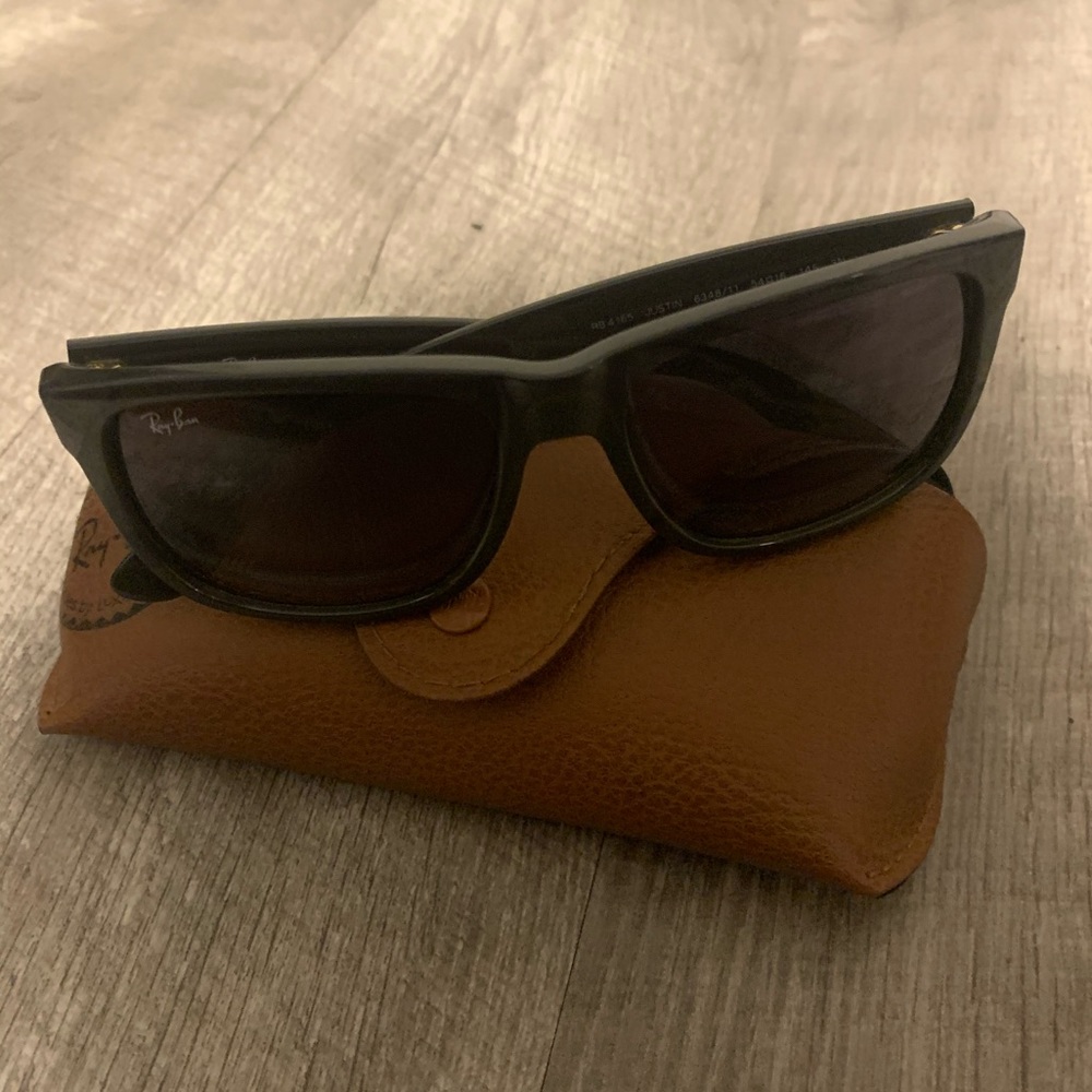 Gray Ray Bans